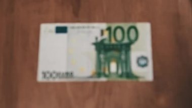 Büyüteç Altında 100 Euro