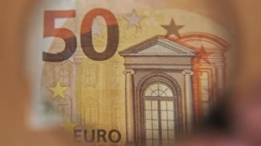 Büyüteç Altında 50 Euro