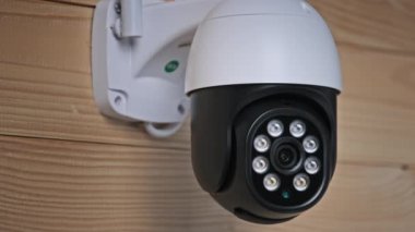 Güvenlik Kamerası Gözetleme Tahta Arkaplanda Dönüyor