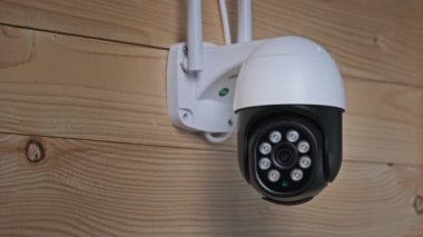 Güvenlik Kamerası Gözetleme Tahta Arkaplanda Dönüyor