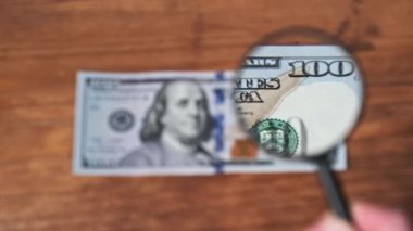 Tahta Masada Büyüteç Altında 100 Dolarlık Müfettişler