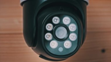 CCTV kamerası nesneyi, güvenlik kamerasını ve gözetlemeyi takip eder.