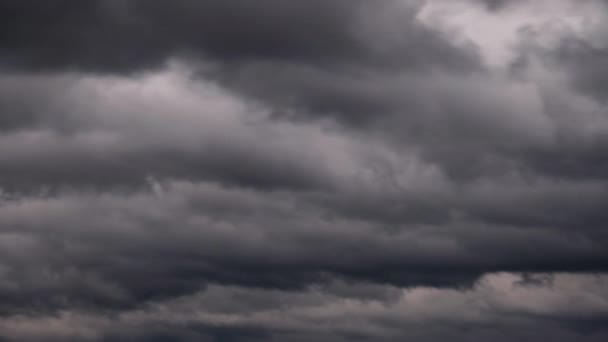 戏剧化的风暴云彩在天空中移动的时间 — 图库视频影像