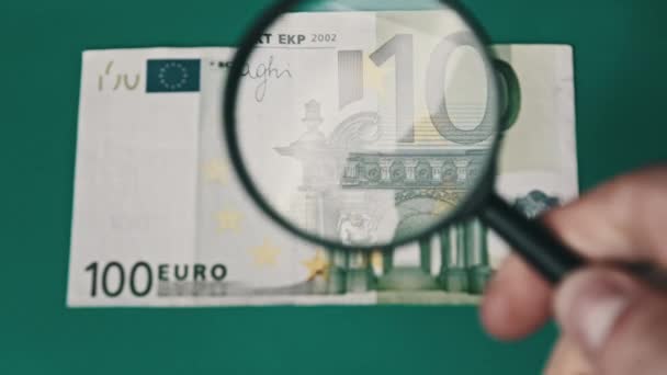 Sto euro pod lupou — Stock video