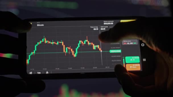 Grafico di criptovaluta nello smartphone — Video Stock