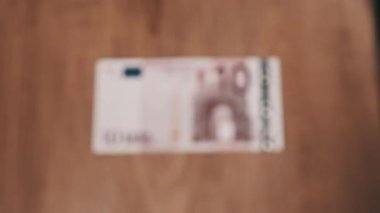 Büyüteç Altında 10 Euro