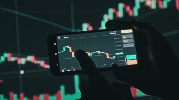 Crypto Trading in Smartphone — Stockvideo