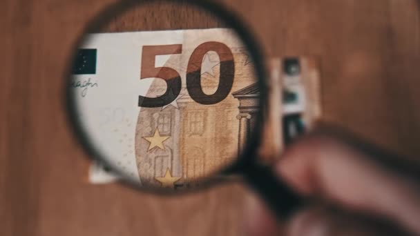 50 ευρώ κάτω από μεγεθυντικό φακό — Αρχείο Βίντεο