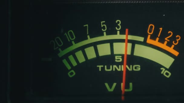 Freccia VU metro su nastro registratore, Indicatore analogico Vintage — Video Stock