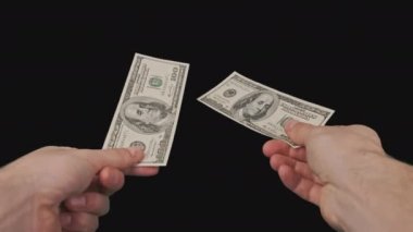 Alfa Kanalı ile Erkek Ellerinde Dolarlar
