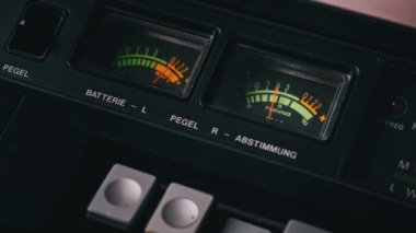 Siyah Renkli Stereo Teyp Kaydı, Ok Göstergeleri Analog VU Ölçümleri