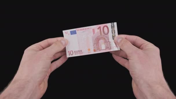 Manliga händer Visa en sedel på 10 Euro med Alpha Channel — Stockvideo