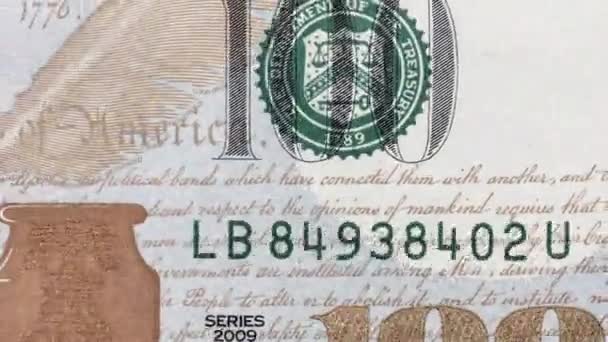 Billete de 100 dólares con números de serie que cambian, stop motion, primer plano — Vídeo de stock