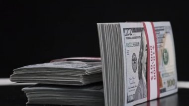 Dolar demetleri Siyah Arkaplanda Döner