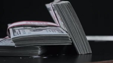 Dolar demetleri Siyah Arkaplanda Döner