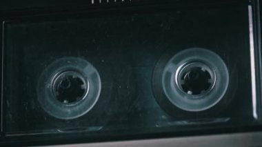 Retro Teyp Kaydı 'nda Ses Kasedi Oynatıp Döndürür