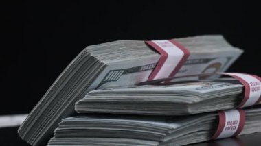 Dolar demetleri Siyah Arkaplanda Döner