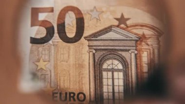 Büyüteç Altında 50 Euro