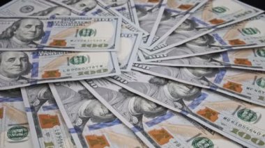 Yüz Dolarlık Yığınlar Bir Pervane Dönüşümünde Yayıldı