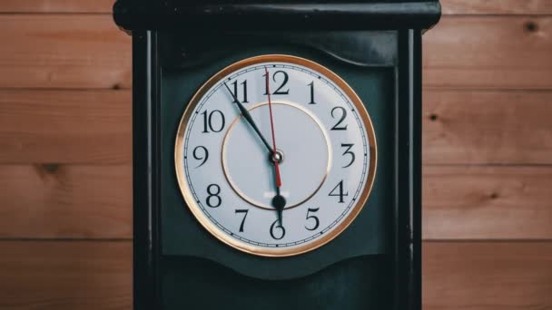 Vintage Clock Arrow Rotate at 6 PM or AM, Full Turn of Time Hands, Timelapse — Vídeo de stock