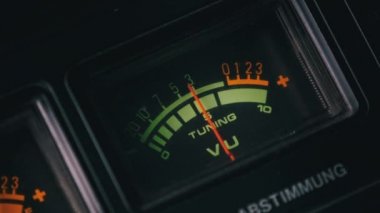 Teyp Kaydı ve Vintage Analog Göstergesinde Ok VU Ölçer