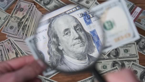 Satu Seratus Dolar Lihat Di Bawah Kaca Mengagumkan — Stok Video
