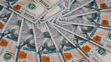 Yüz Dolarlık Yığınlar Bir Pervane Dönüşümünde Yayıldı