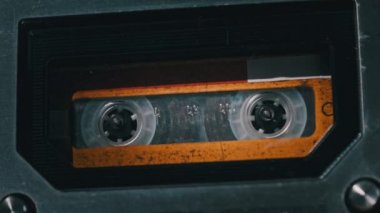 Vintage Ses Kaseti Eski Teypte Döndürür