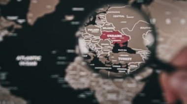 Büyüteç Altında Dünya Haritasında Ukrayna