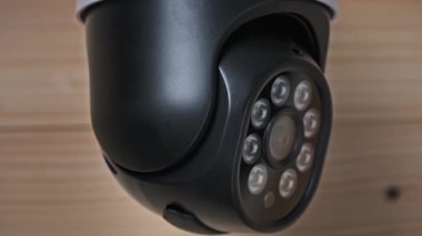 Güvenlik Kamerası Gözetleme Tahta Arkaplanda Dönüyor