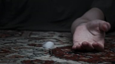 Aşırı doz, El Düşüşü Bağımlılığı, Uyuşturucu Şırıngası Düşüşü
