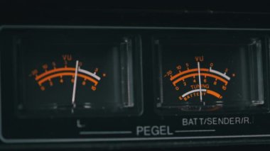 Siyah Renkli Stereo Teyp Kaydı, Ok Göstergeleri Analog VU Ölçümleri