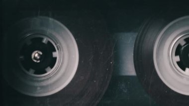 Eski Bir Teybin Güvertesinde Çalan Klasik Şeffaf Ses Kasedi