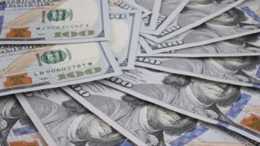 Yüz Dolarlık Yığınlar Bir Pervane Dönüşümünde Yayıldı