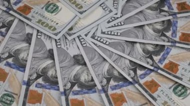 Yüz Dolarlık Yığınlar Bir Pervane Dönüşümünde Yayıldı