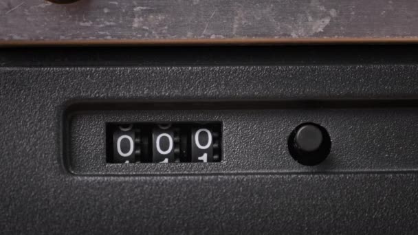 老式机械卷轴计数器，磁带计数器 — 图库视频影像