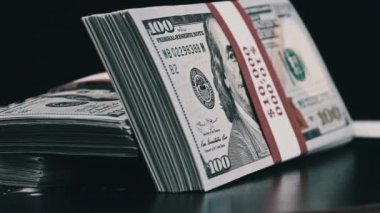 Dolar demetleri Siyah Arkaplanda Döner