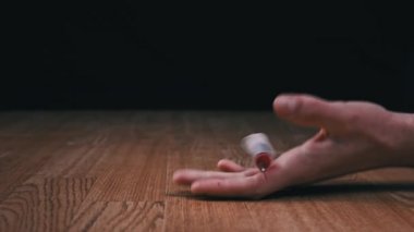 Aşırı doz, El Düşüşü Bağımlılığı, Uyuşturucu Şırıngası Düşüşü