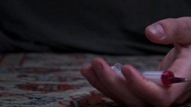 Aşırı doz, El Düşüşü Bağımlılığı, Uyuşturucu Şırıngası Düşüşü
