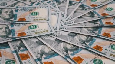 Yüz Dolarlık Yığınlar Bir Pervane Dönüşümünde Yayıldı