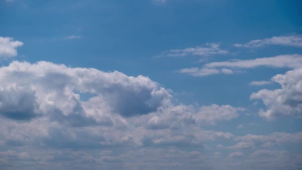Cumulus Clouds Move in the Blue Sky, Cloudscape Timelapse — стоковое видео