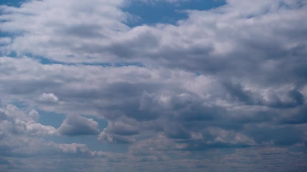 Cumulus Nuvole muoversi nel cielo blu, Nuvoloso Timelapse — Video Stock
