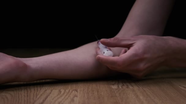 Addict Hand with Syringe Falls to Floor Just Pricked Heroin Drugs, Slow Motion — Stock Video