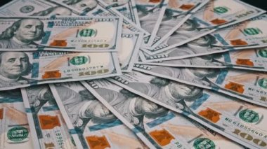 Yüz Dolarlık Yığınlar Bir Pervane Dönüşümünde Yayıldı