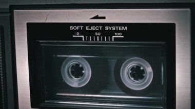 Retro Teyp Kaydı 'nda Ses Kasedi Oynatıp Döndürür