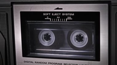Ses teybi Retro Teypte Döndürür