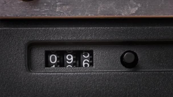 老式机械卷轴计数器，磁带计数器 — 图库视频影像