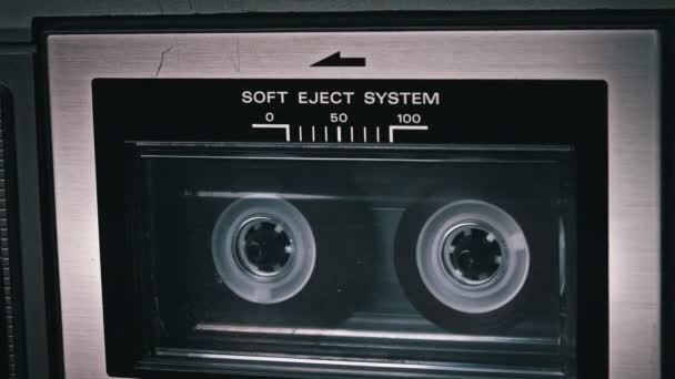 复述磁带录音机中的盒式磁带播放和旋转 — 图库视频影像