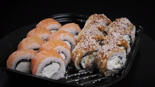 Sushi Rolls Plastic Box Rotating Close Takeaway Fresh Japanese Sushi — стокове відео