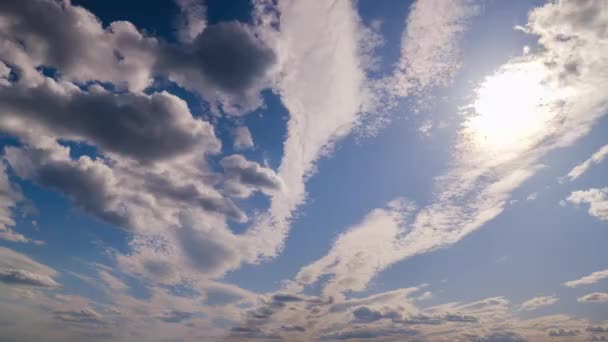 Wolken Blauwe Lucht Bewegen Langzaam Veranderen Van Vorm Timelapse Gelaagde — Stockvideo